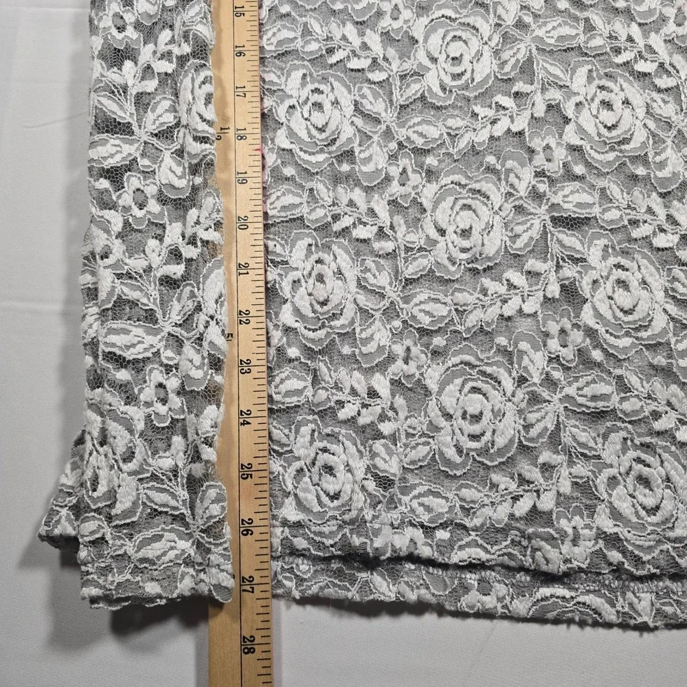 Maurices Womens‎ Floral Lace coquette whimsy fairyTop Grey White dainty Medium